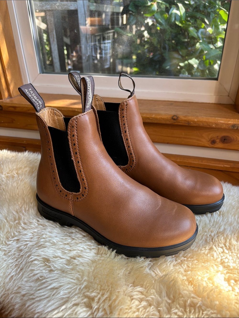 NWOT Blundstone Boots